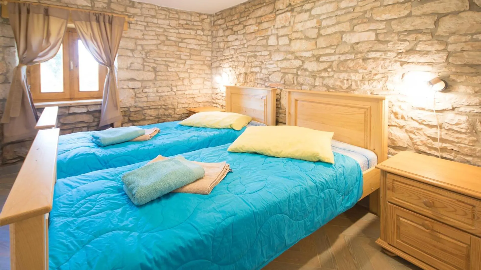 Semesterbostad Villa Sergio, A Beautiful Rustic Villa With A Huge Garden Divšići