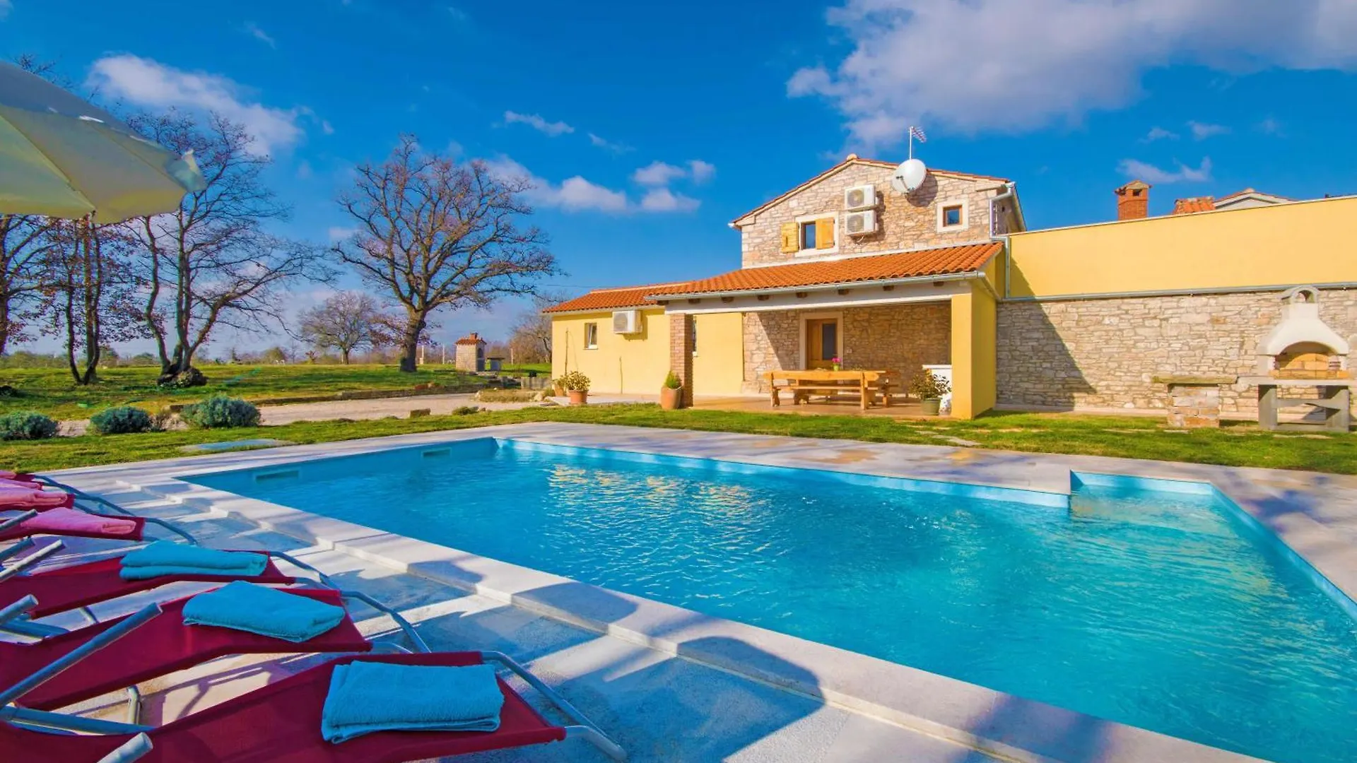 Villa Sergio, A Beautiful Rustic Villa With A Huge Garden Divšići