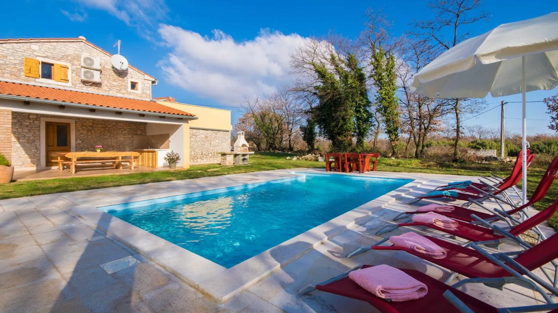 Villa Sergio, A Beautiful Rustic Villa With A Huge Garden Divsici Holiday home