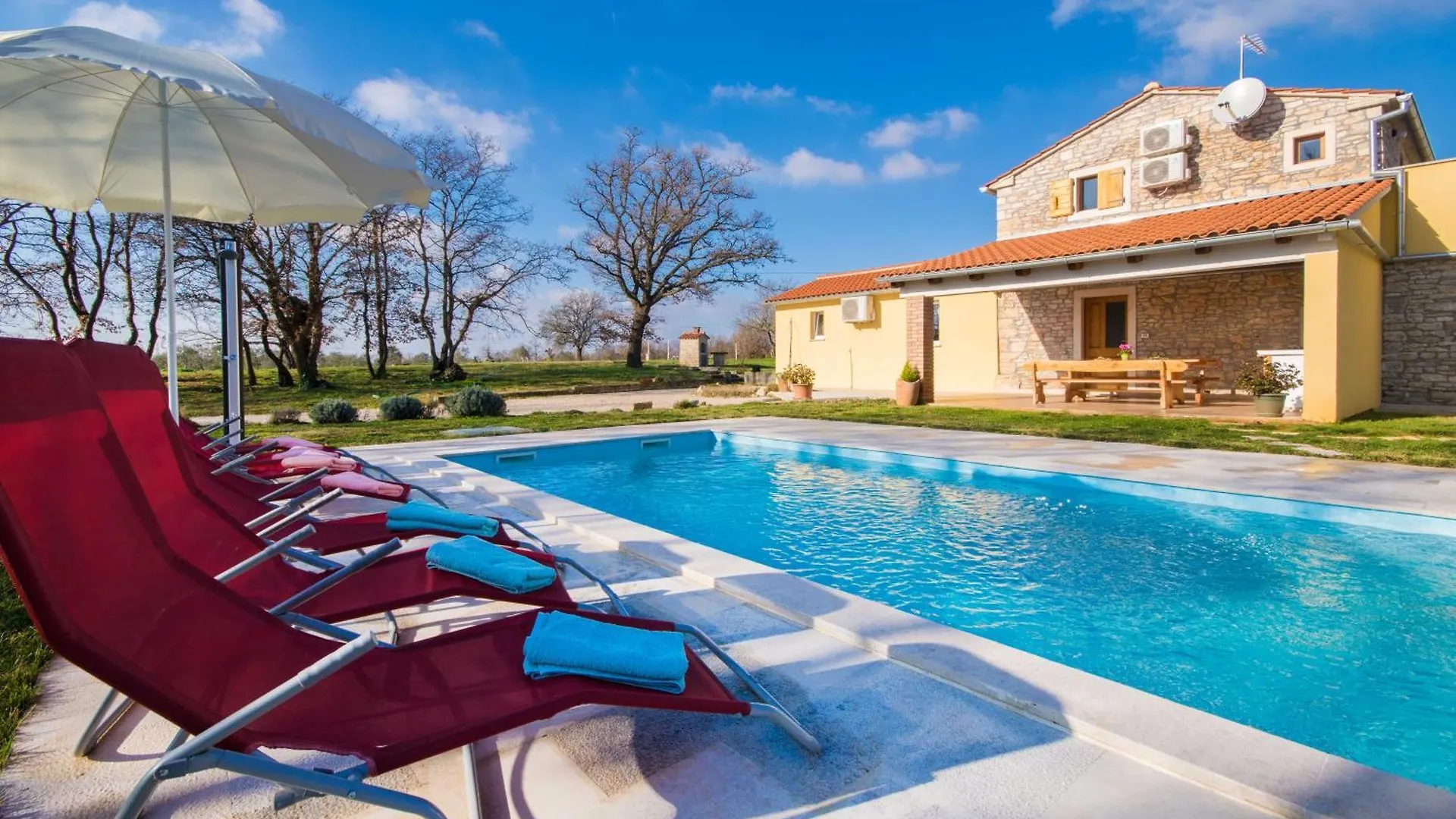 Semesterbostad Villa Sergio, A Beautiful Rustic Villa With A Huge Garden Divšići Kroatien