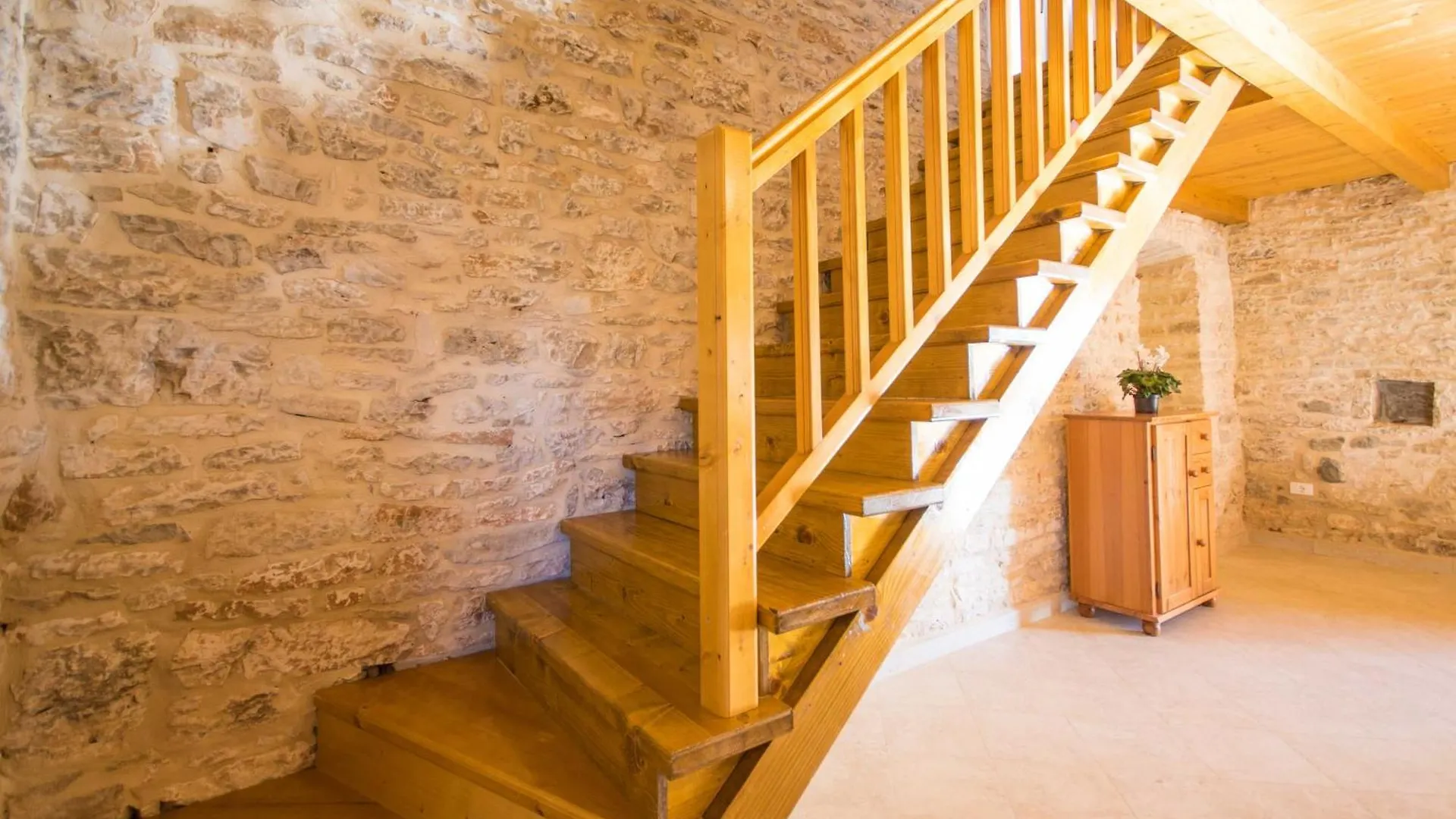 Villa Sergio, A Beautiful Rustic Villa With A Huge Garden Divsici